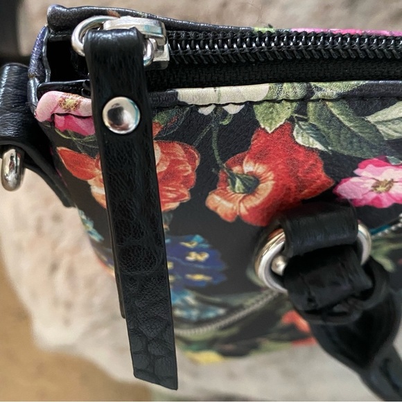 Jessica Simpson Black Floral Zipper Handbag - Picture 9 of 16